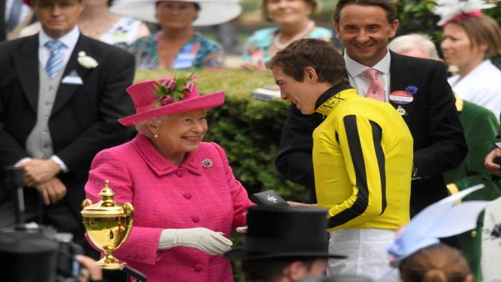 The Queen presents the Ascot Gold Cup
